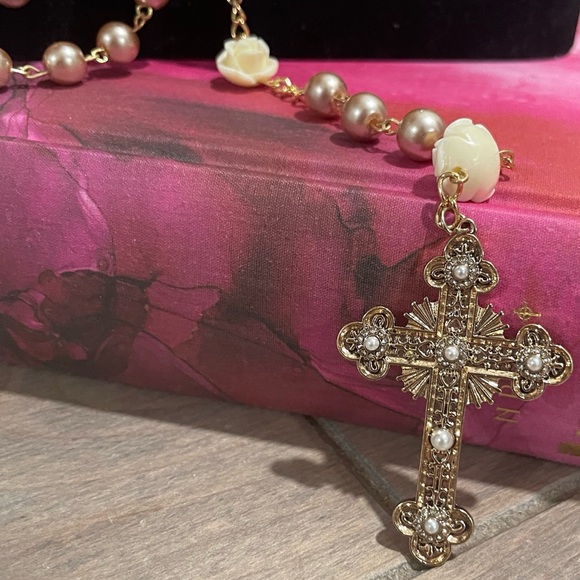 Handmade Pink Beige Pearl Rosary, W/ White Rose Mysteries, and Gold Metal Accent - Picture 4 of 5